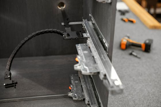 BLUM ESS.T1900 Amperos zestaw do prowadzenia kabli NL500 BLUM ESS.T1900 Amperos zestaw do prowadzenia kabli NL500