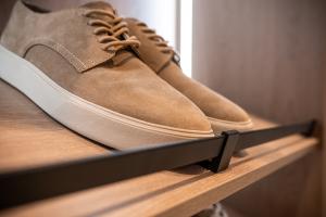KES 238723 Conero reling do szafki na buty, 582mm, szampańskie złoto